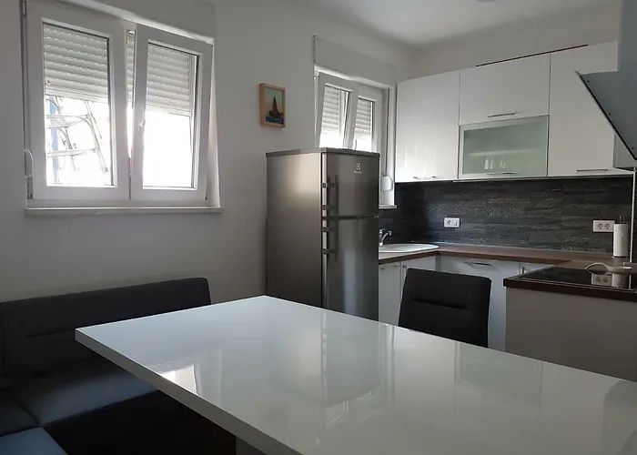 Dujic With Hot Tub Appartement