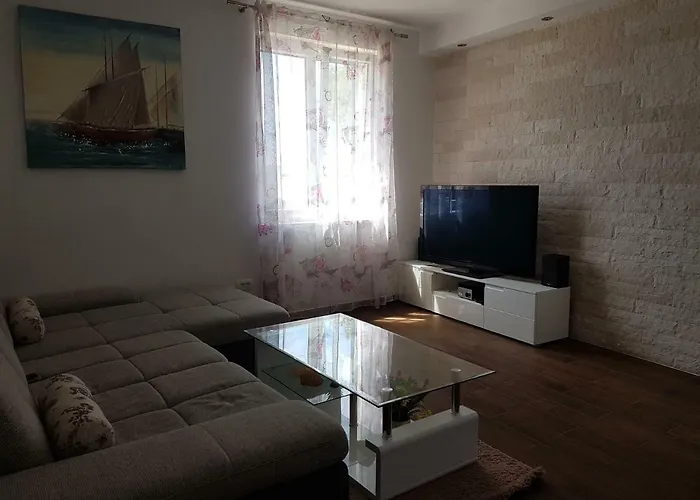 Dujic With Hot Tub Appartement