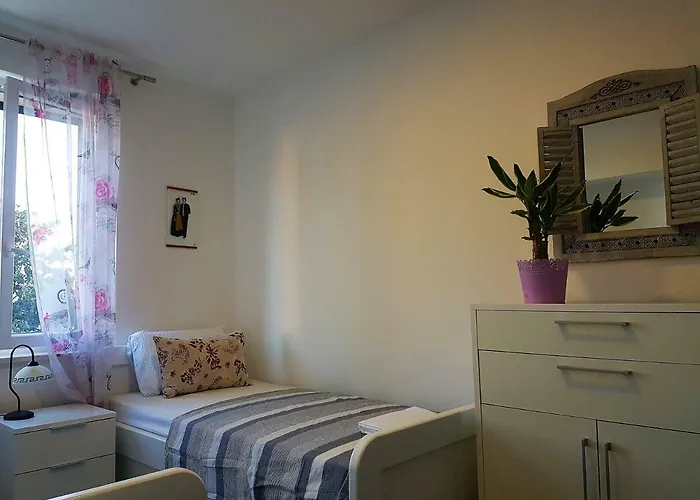 Appartement Dujic With Hot Tub Kaštela