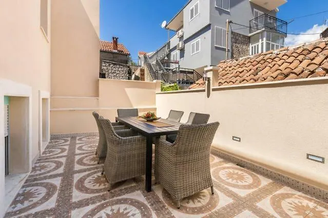 Appartement Dujic With Hot Tub Kaštela