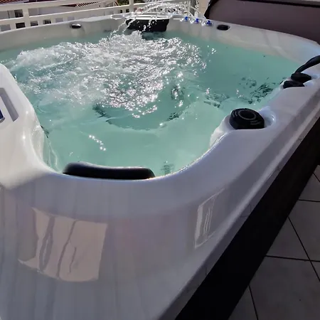 Dujic With Hot Tub Kastela