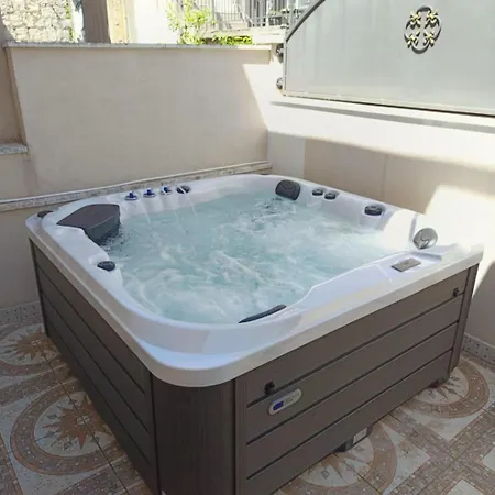 Dujic With Hot Tub * Kaštela