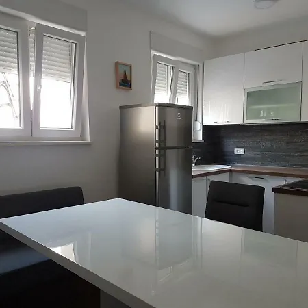 Dujic With Hot Tub Apartment