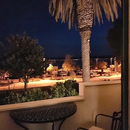 Dujic With Hot Tub Apartment Kastela