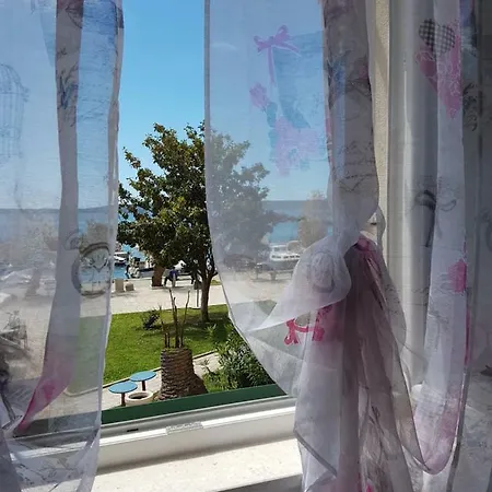 Dujic With Hot Tub Apartment *