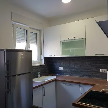 Dujic With Hot Tub Apartment
