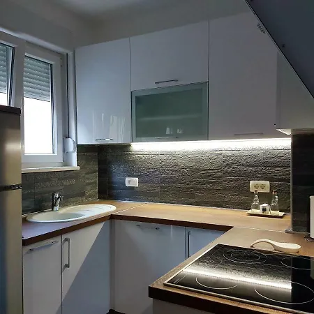Dujic With Hot Tub Apartment Kastela