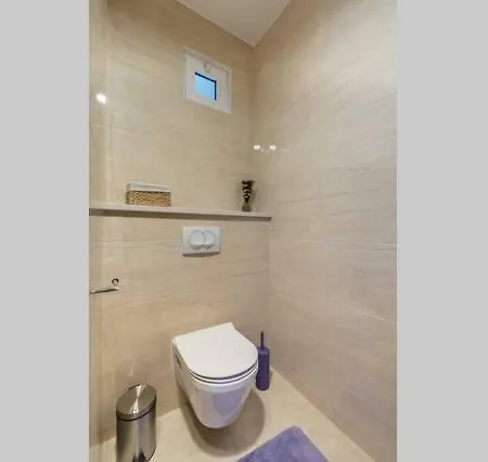 Dujic With Hot Tub Apartment *