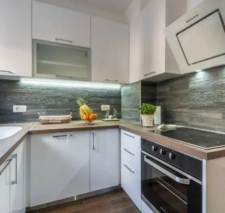 Apartment Dujic With Hot Tub